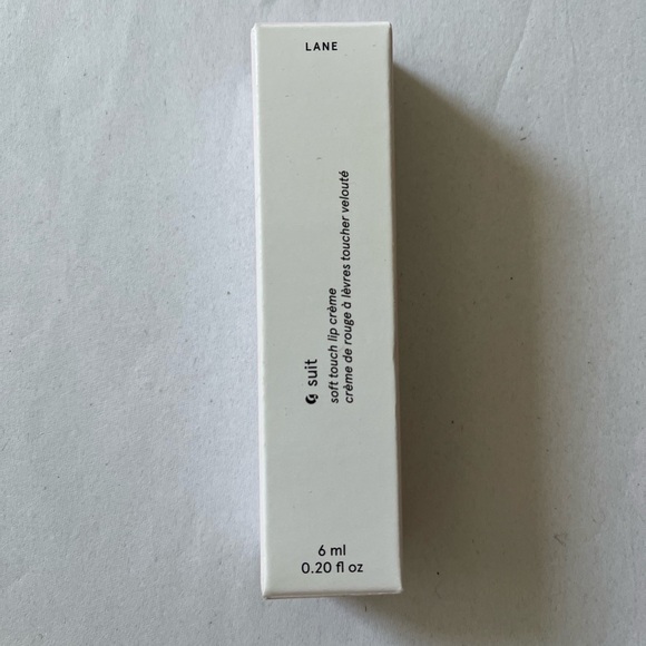 Glossier G Suit Soft touch lip crème color LANE NIB - Picture 4 of 5